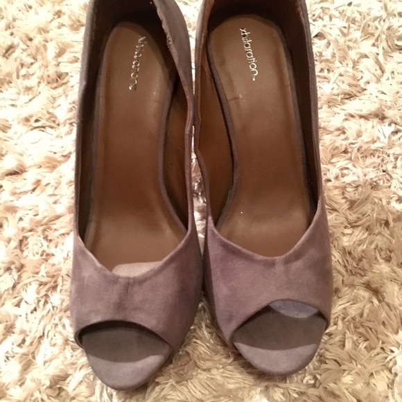 Heels - Picture 2 of 4